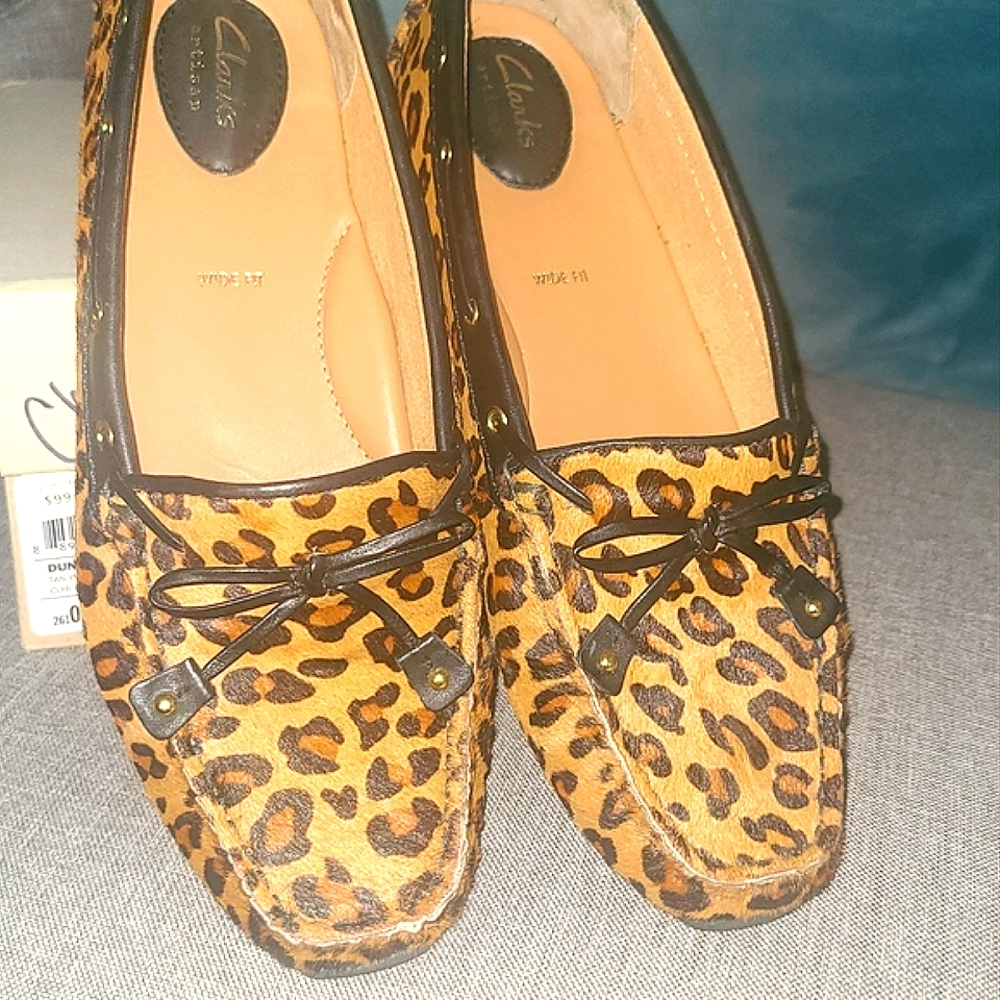 Clarks leather loafers sz 9